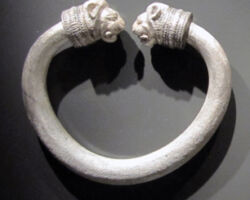 One of a pair of silver bracelets with lion heads finials from a female tomb at Abdera (Greece). First half of 5th century BCE. Museum of Abdera (inv. MA 5426a,b). © Hellenic Ministry of Culture (Law 3028/2002). Courtesy Ephorate of Antiquities of Xanthi. Photo Helena Dominguez del Triunfo